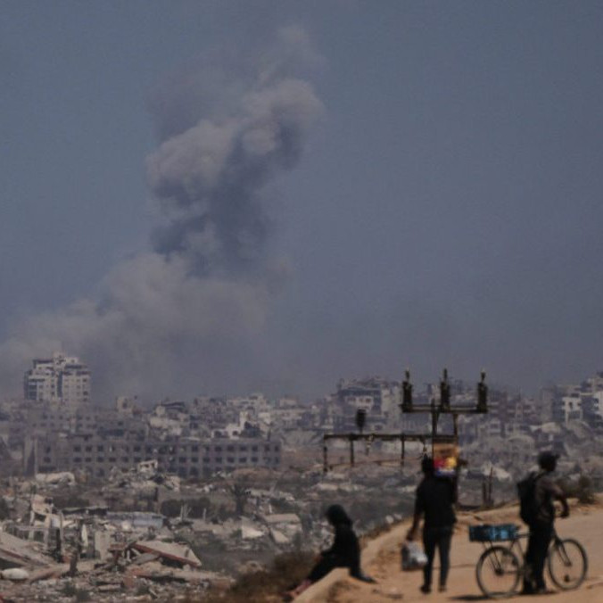 Na snímke mesto Gaza po izraelskom útoku.