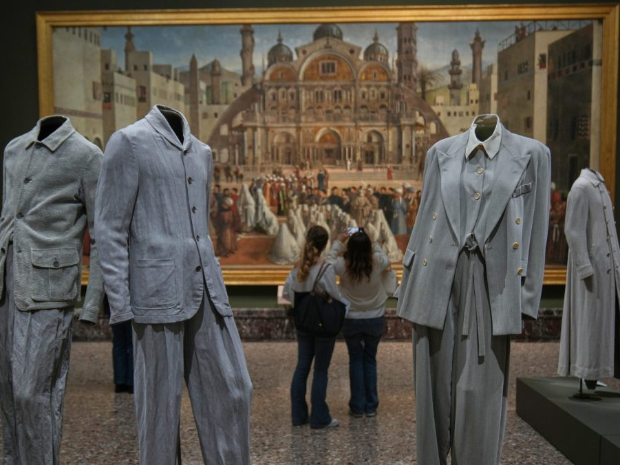 výstava Armaniho návrhov