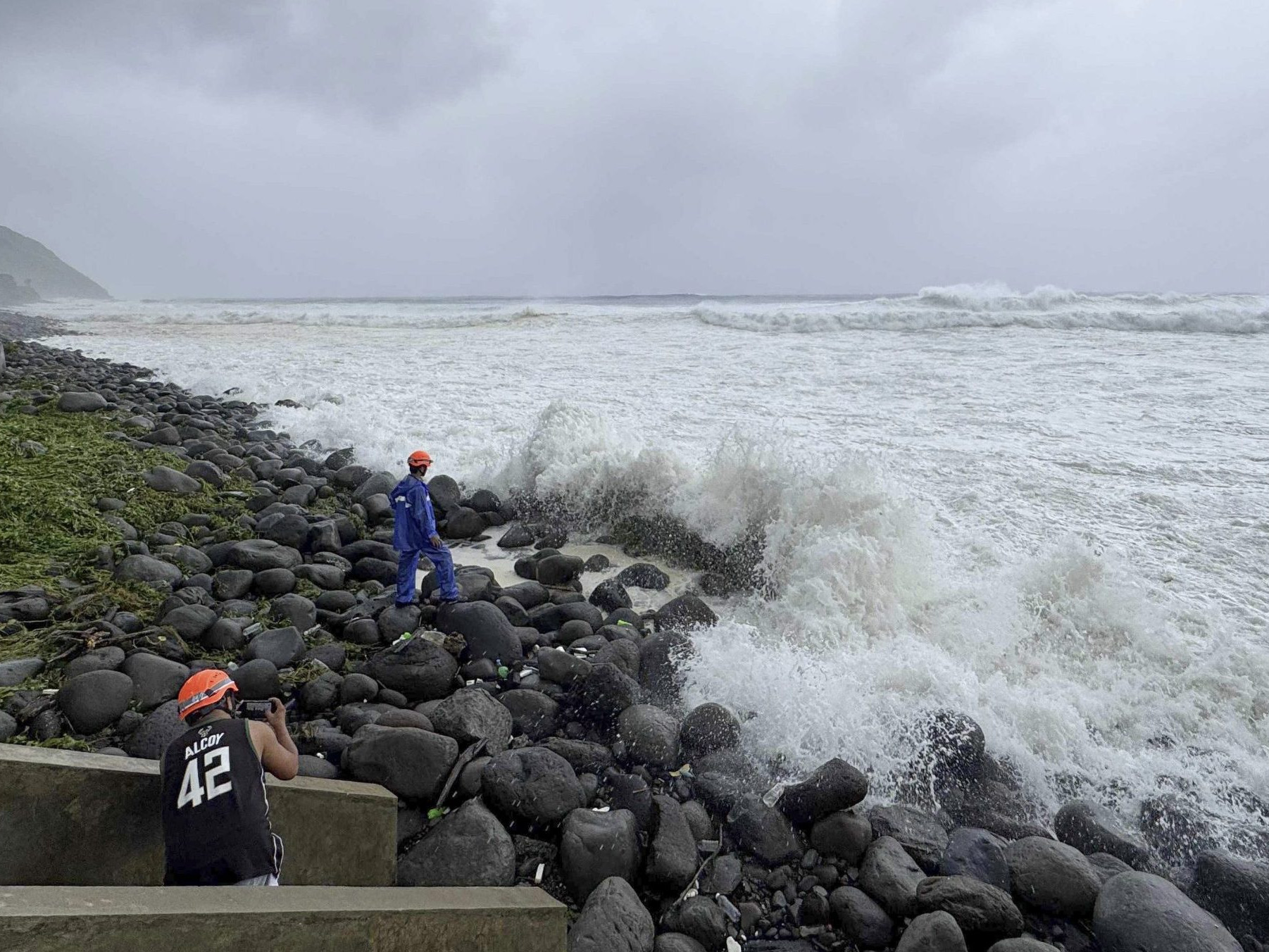 vlnobitie na mori na Filipínach