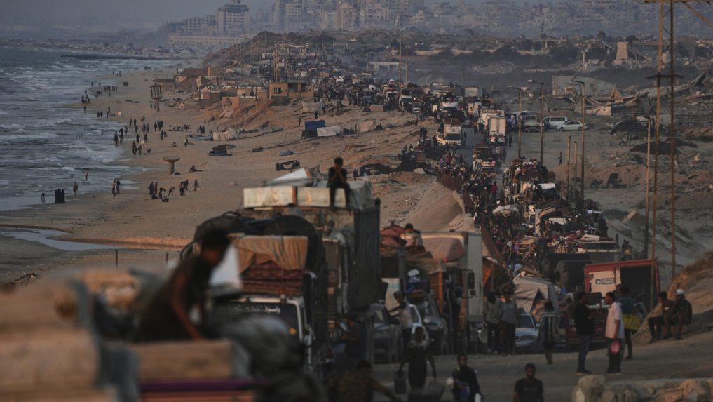 ľudia utekajúci z Gazy