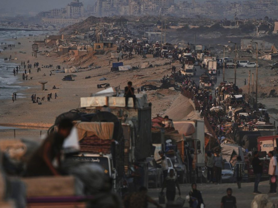 ľudia utekajúci z Gazy