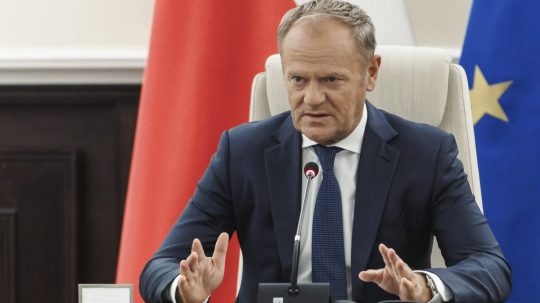 Poľský premiér Donald Tusk vedie mimoriadne zasadnutie vlády.