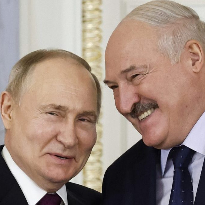 Zľava ruský prezident Vladimir Putin a prezident Bieloruska Alexandr Lukašenko.