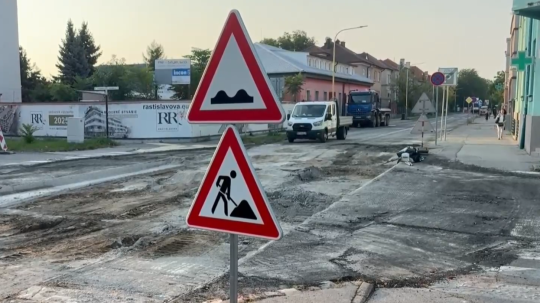 Košice prerábajú viacero ciest a chodníkov, ovplyvnilo to aj prvý školský deň. Ľudia narazili na viacero obchádzok