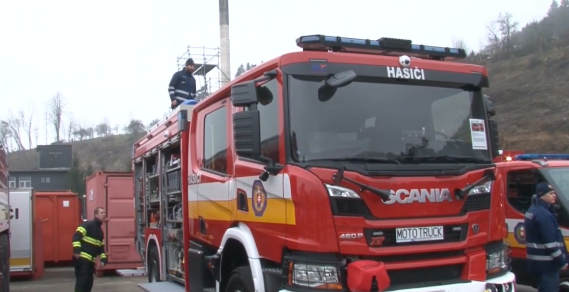 Na snímke nové hasičské auto.