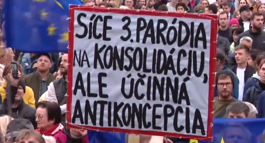 Ľudia prišli vyjadriť svoju nespokojnosť s konsolidačnými opatreniami.