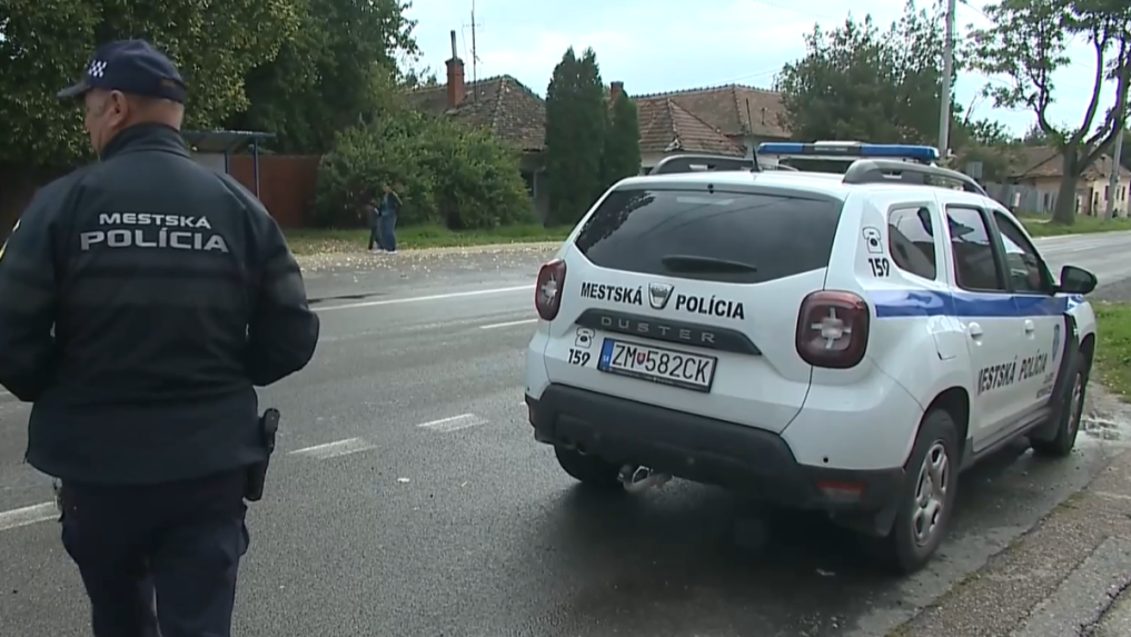 Na snímke mestská polícia v Zlatých Moravciach.