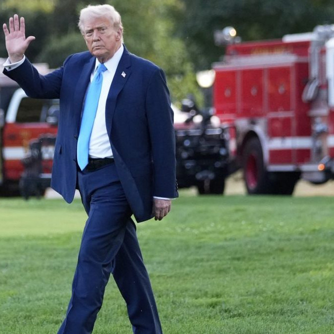 Donald Trump pred nástupom do vrtuľníka Marine One.