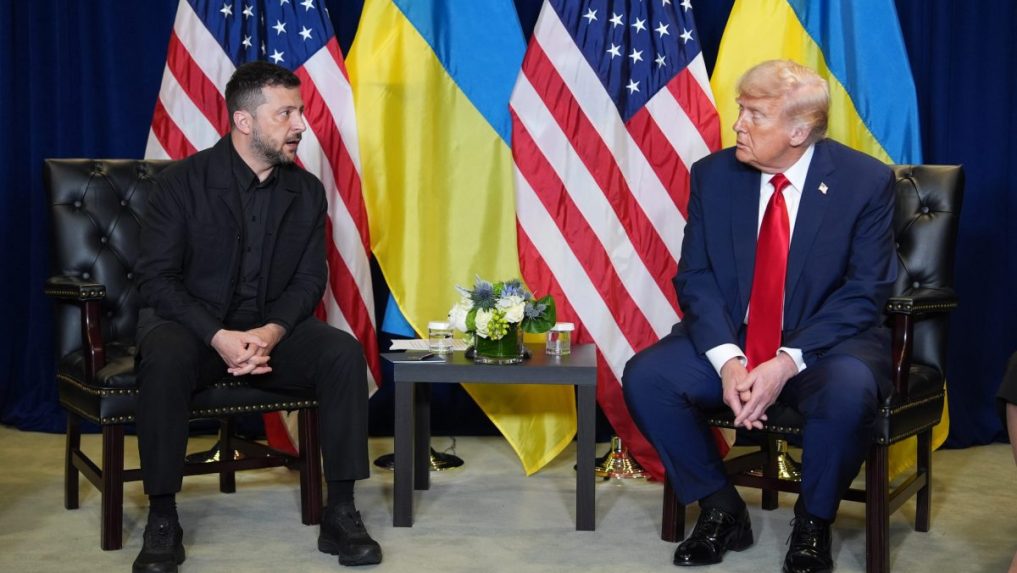 Na snímke ukrajinský prezident Volodymyr Zelenskyj a americký prezident Donald Trump.