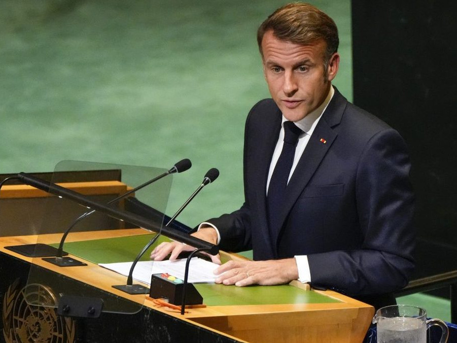 Francúzsky prezident Emmanuel Macron na medzinárodnej konferencii o dvojštátnom riešení konfliktu na Blízkom východe.