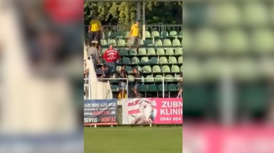fanúšikovia sa bijú