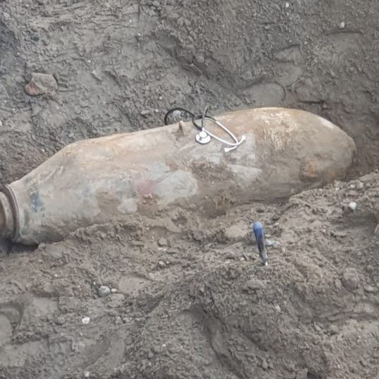 Práce pri zneškodňovaní bomby.