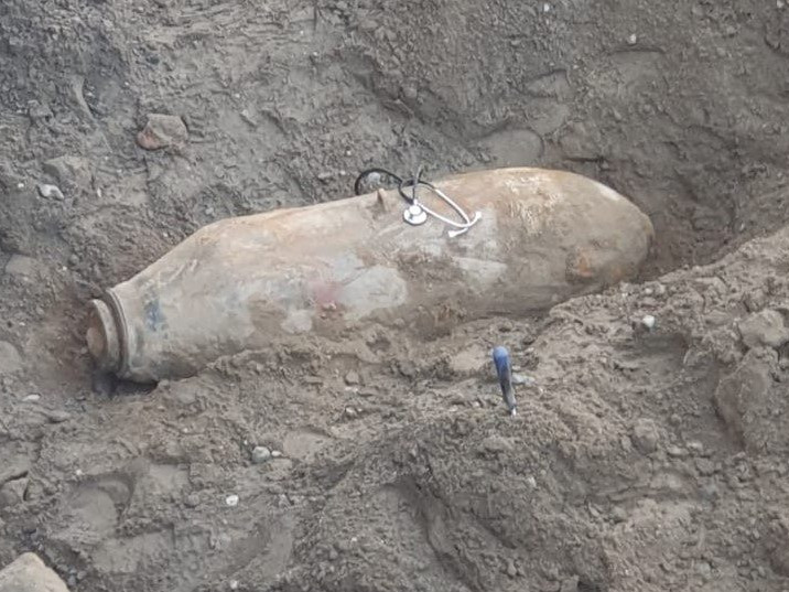 Práce pri zneškodňovaní bomby.