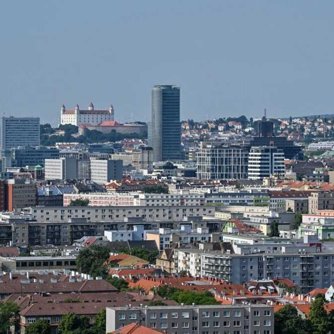 Na ilustračnej snímke panoramatický pohľad na Bratislavu.