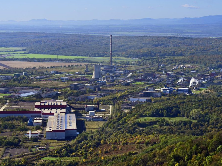 Bývalý priemyselný areál Chemko Strážske.