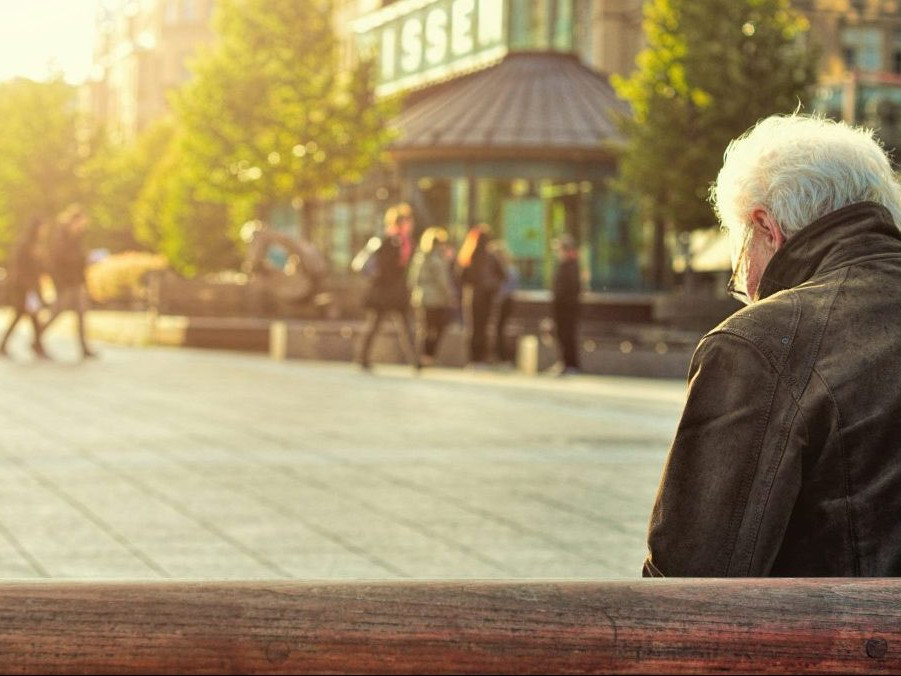 Na ilustračnej snímke dôchodca.