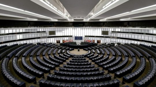 Na ilustračnej snímke Európsky parlament.