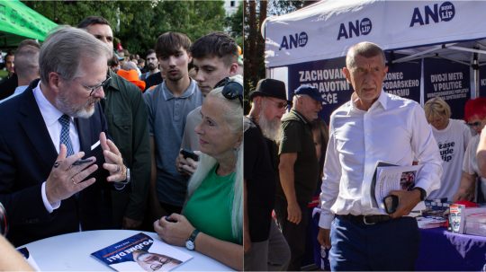Na snímke Petr Fiala a Andrej Babiš počas predvolebných mítingov v Prahe.
