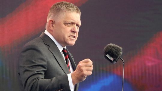 Predseda vlády SR Robert Fico (Smer-SD).