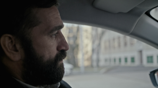 Záber z filmu Otec s hercom Milanom Ondríkom.