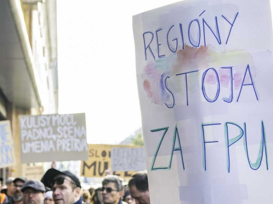 Archívna snímka z decembrového zhromaždenia "Postavme sa za FPU!".