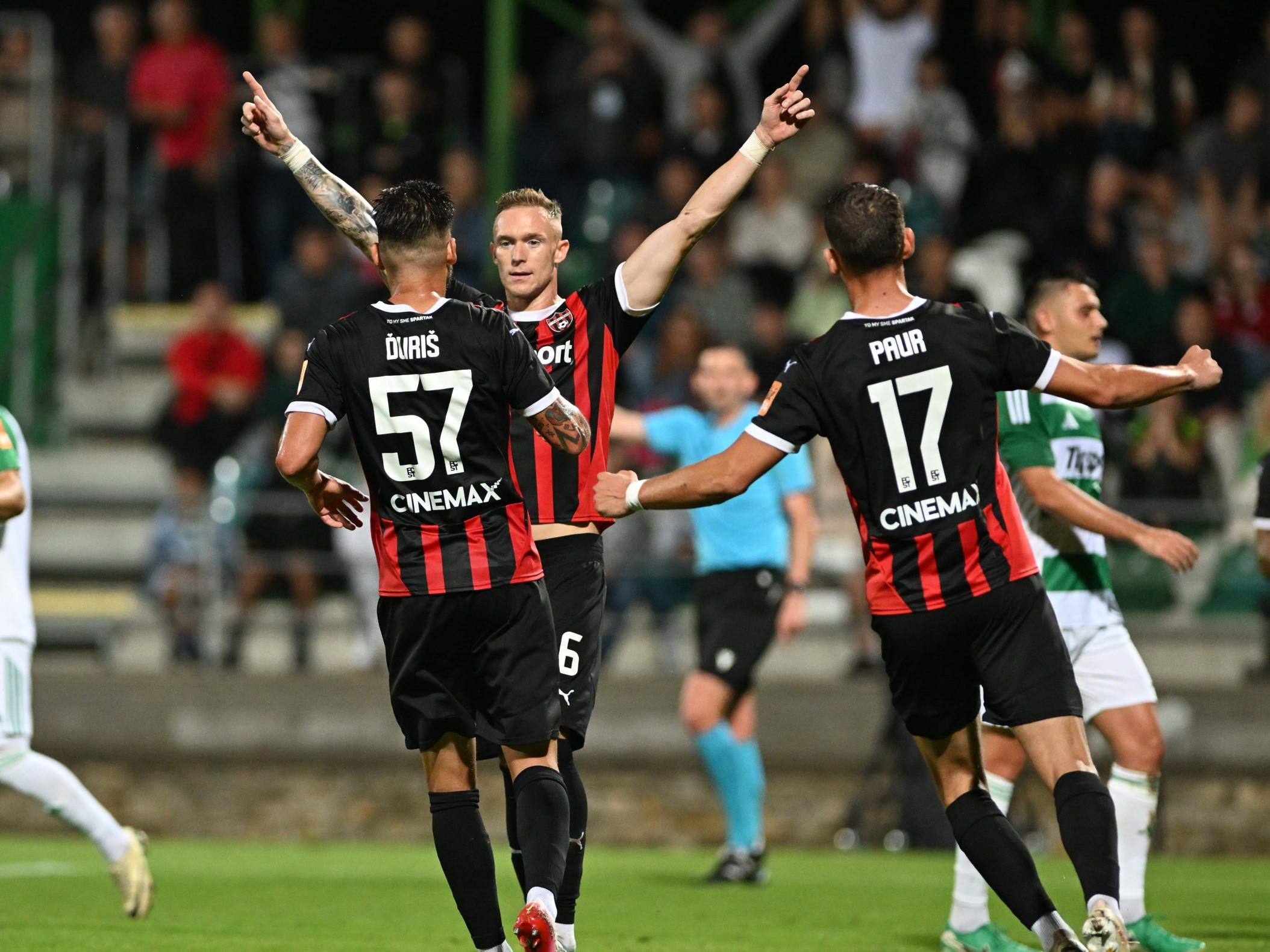 Hráč Trnavy Roman Procházka sa teší z gólu.