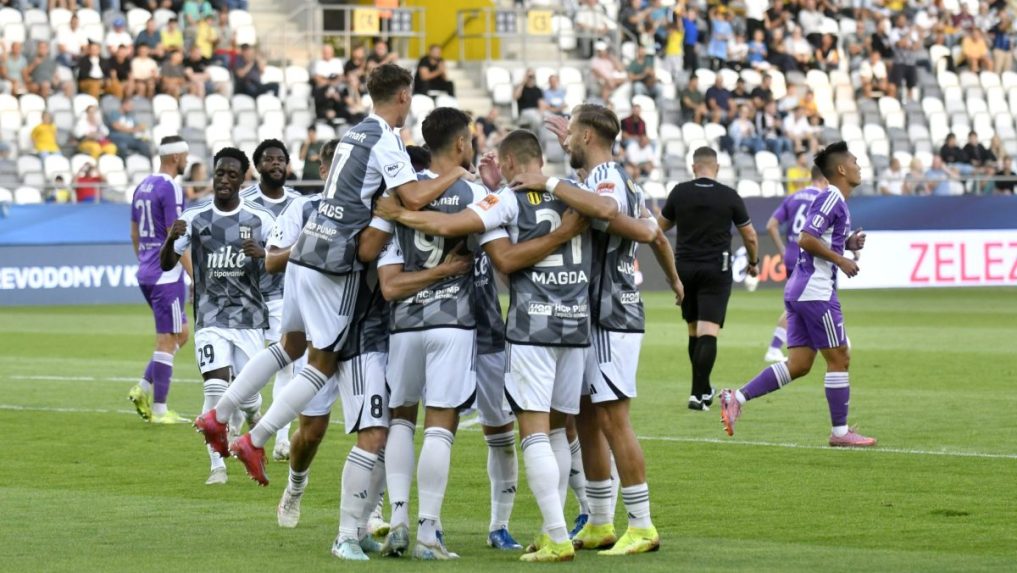 Radosť hráčov FC Košice po góle v zápase proti KFC Komárno.