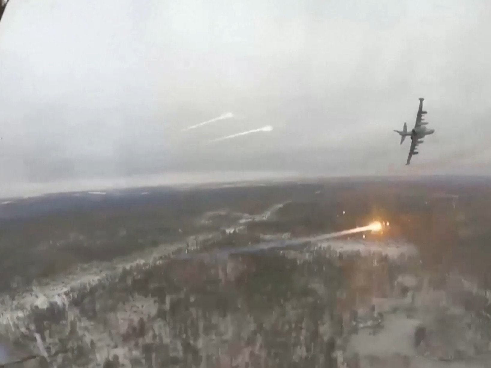 Zostreľovať drony raketami je podľa Kaliňáka drahé.