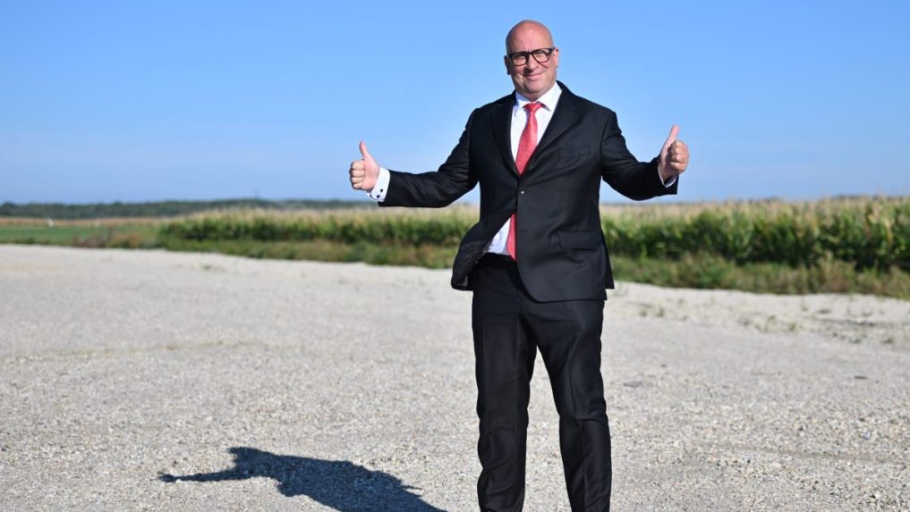 Na snímke minister dopravy Jozef Ráž.