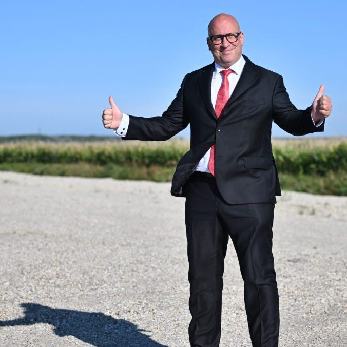 Na snímke minister dopravy Jozef Ráž.
