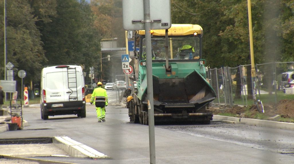 stavebné stroje na ceste