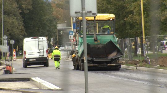 stavebné stroje na ceste
