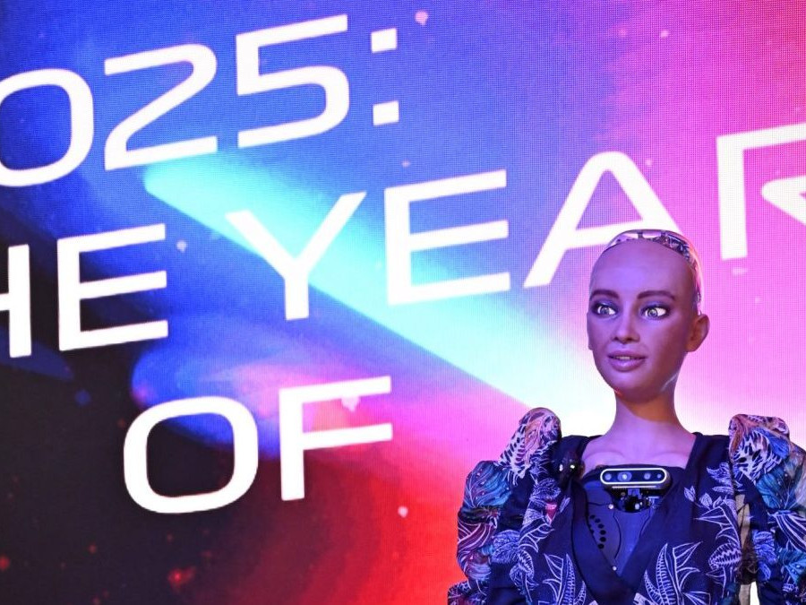 Na snímke humanoidný robot Sophia.