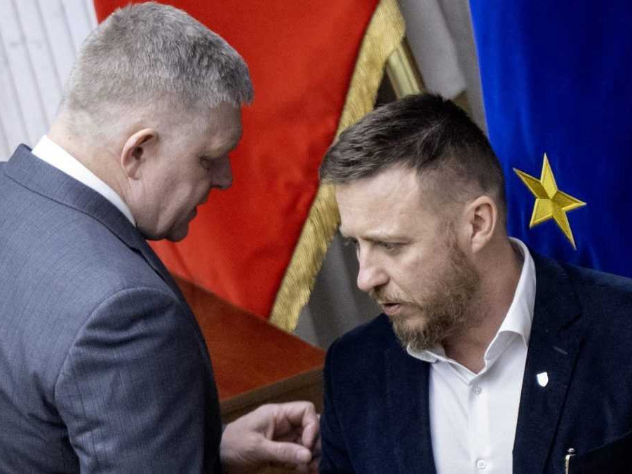 Na snímke Robert Fico a Peter Kotlár.