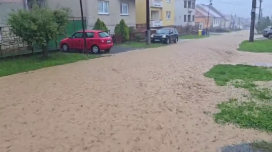 Zaplavená ulica v Lieskovci