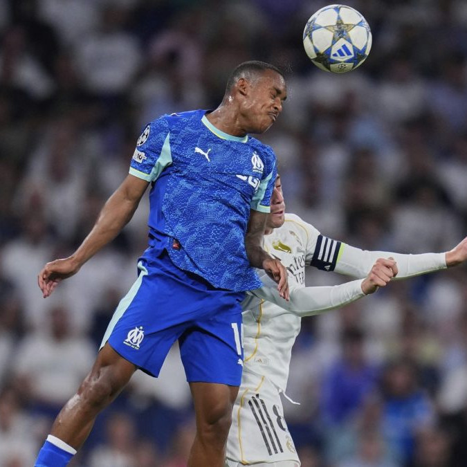 Igor Paixao počas úvodnej fázy futbalového zápasu Ligy majstrov medzi Realom Madrid a Marseille.