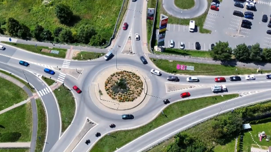 Kruhovou križovatkou v Starej Ľubovni prejde denne do 20-tisíc áut.