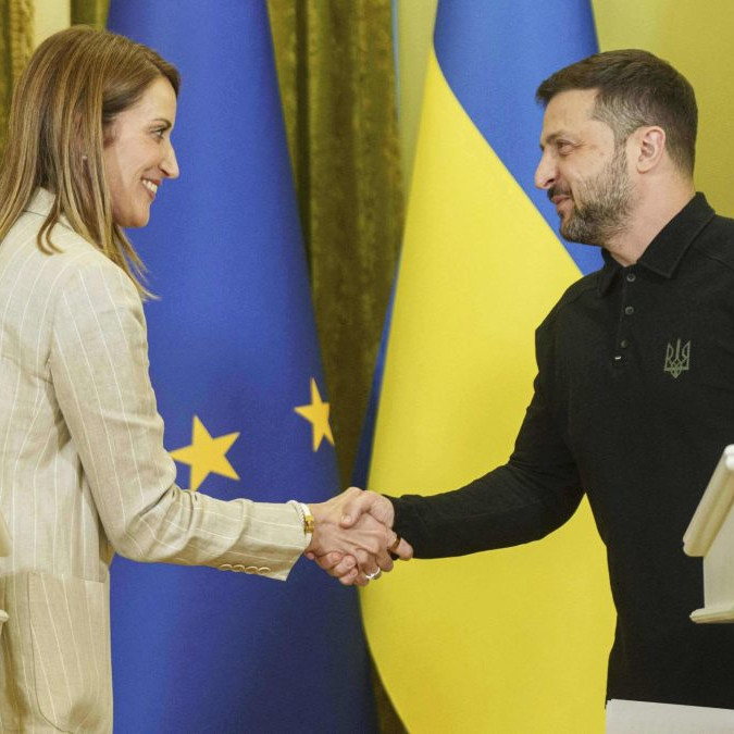 Predsedníčka Európskeho parlamentu Roberta Metsolová a ukrajinský prezident Volodymyr Zelenskyj.