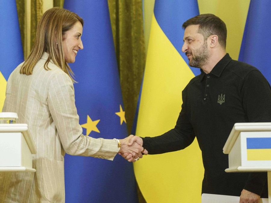 Predsedníčka Európskeho parlamentu Roberta Metsolová a ukrajinský prezident Volodymyr Zelenskyj.
