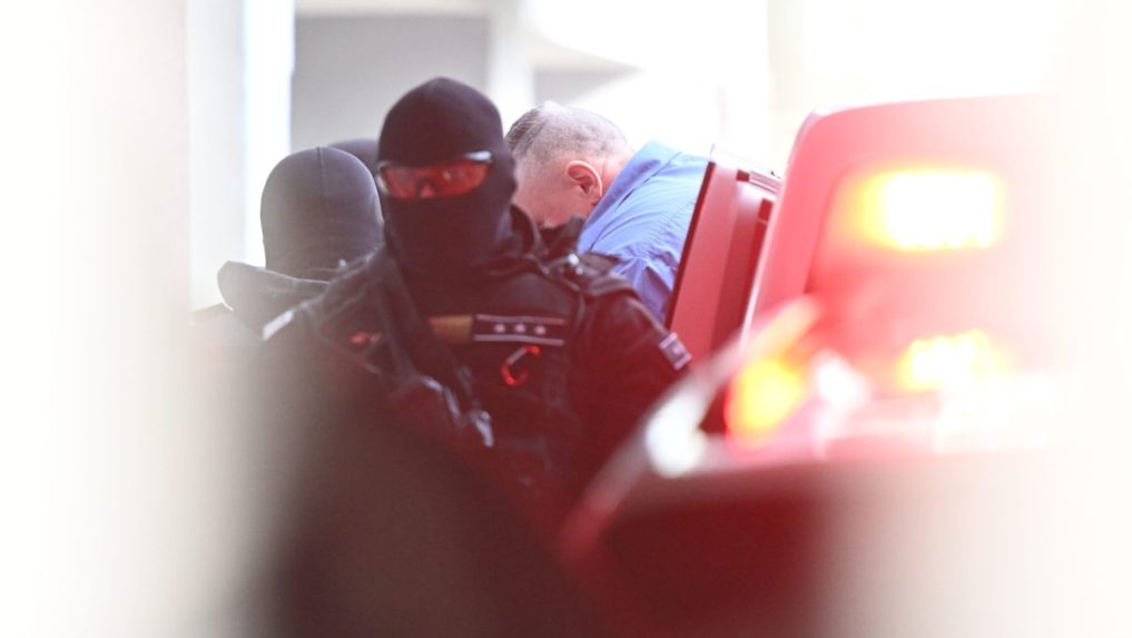 V leopoldovskej väznici rozhodovali o podmienečnom prepustení M. Černáka. Pokračovať budú v utorok