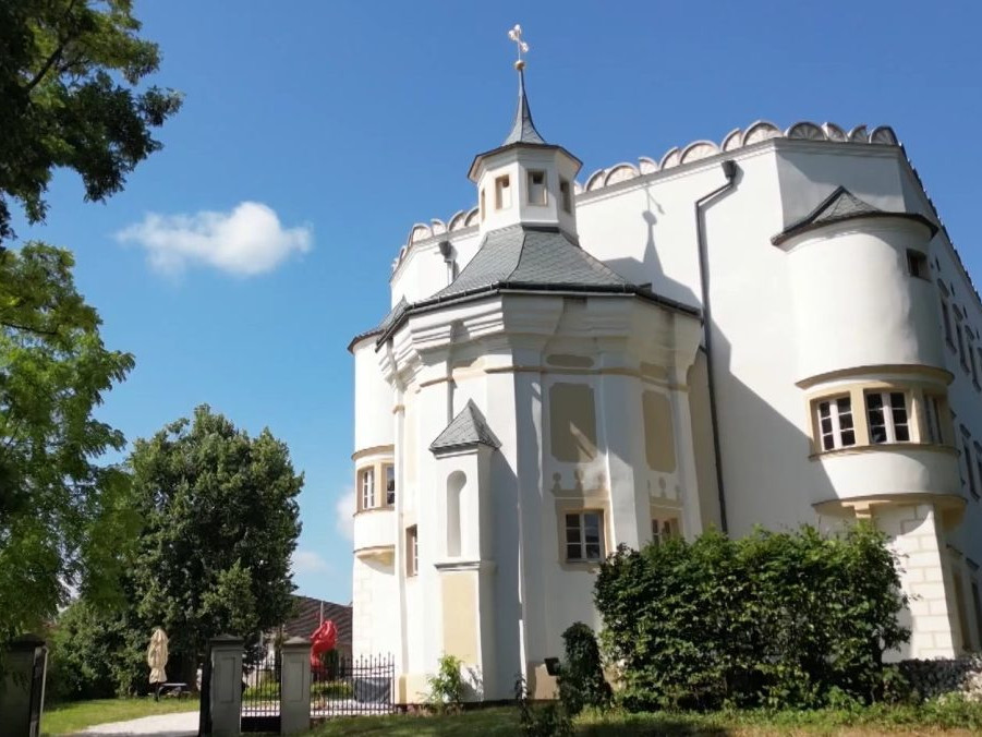 Na snímke kaštieľ v Moravanoch nad Váhom.