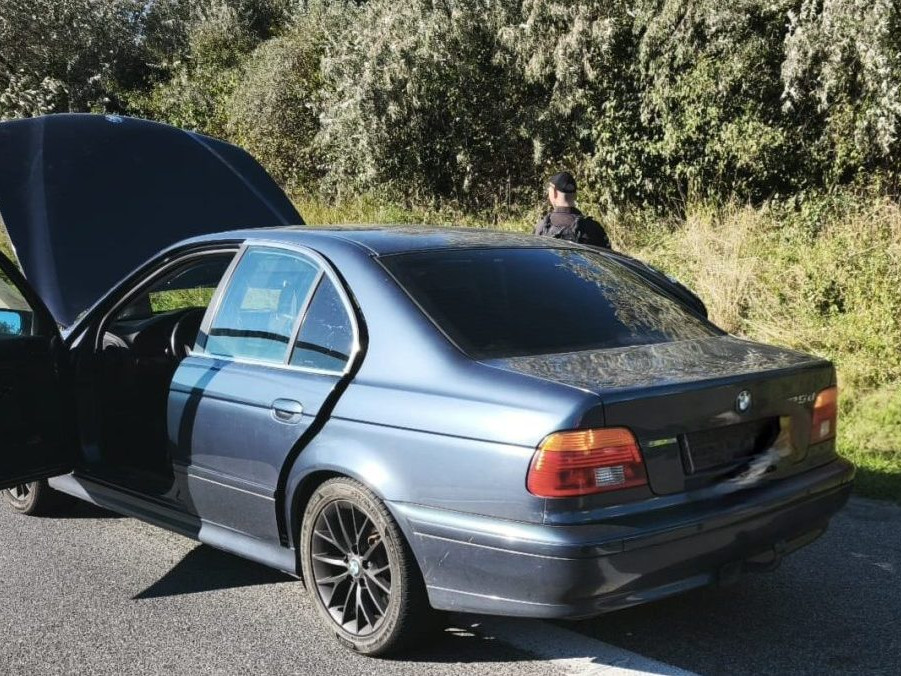 unikajúce auto