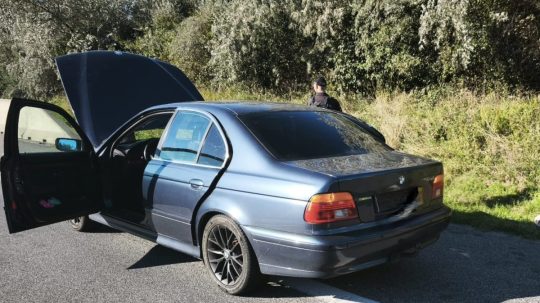 unikajúce auto