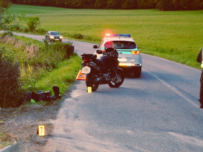 Na snímke miesto dopravnej nehody.