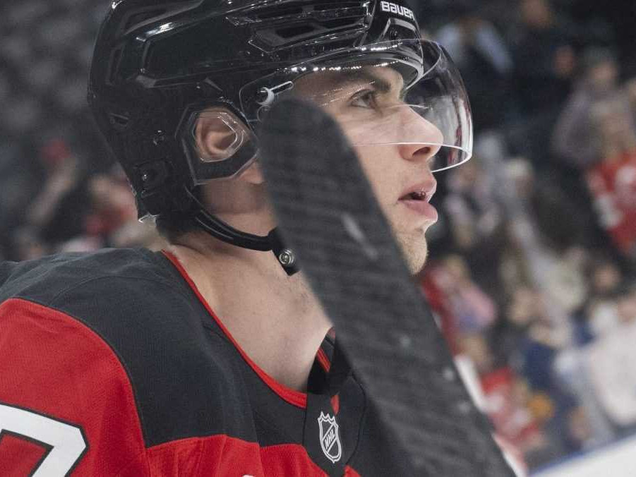 Na archívnej snímke Šimon Nemec v drese New Jersey Devils.
