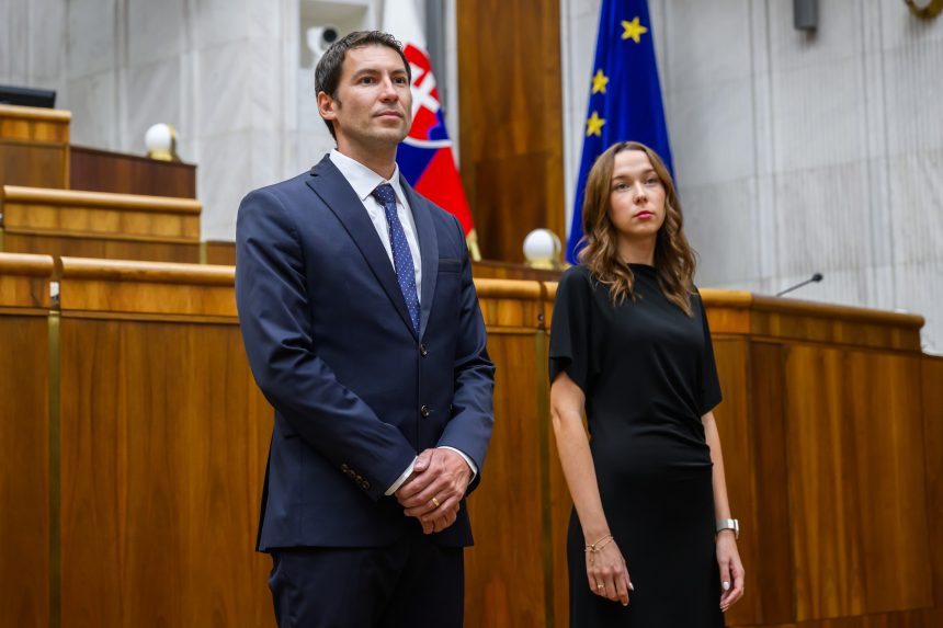 Noví poslanci NR SR Gréta Gregorová a Igor Dušenka.