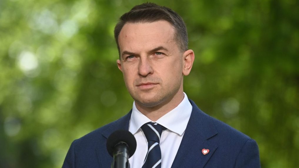 Na snímke hovorca poľskej vlády Adam Szlapka.