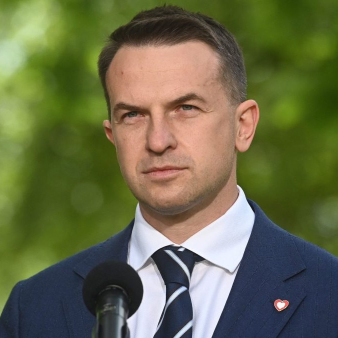 Na snímke hovorca poľskej vlády Adam Szlapka.