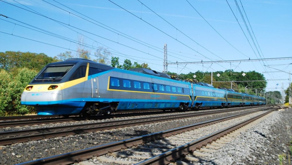 Na ilustračnej snímke vlak Pendolino.