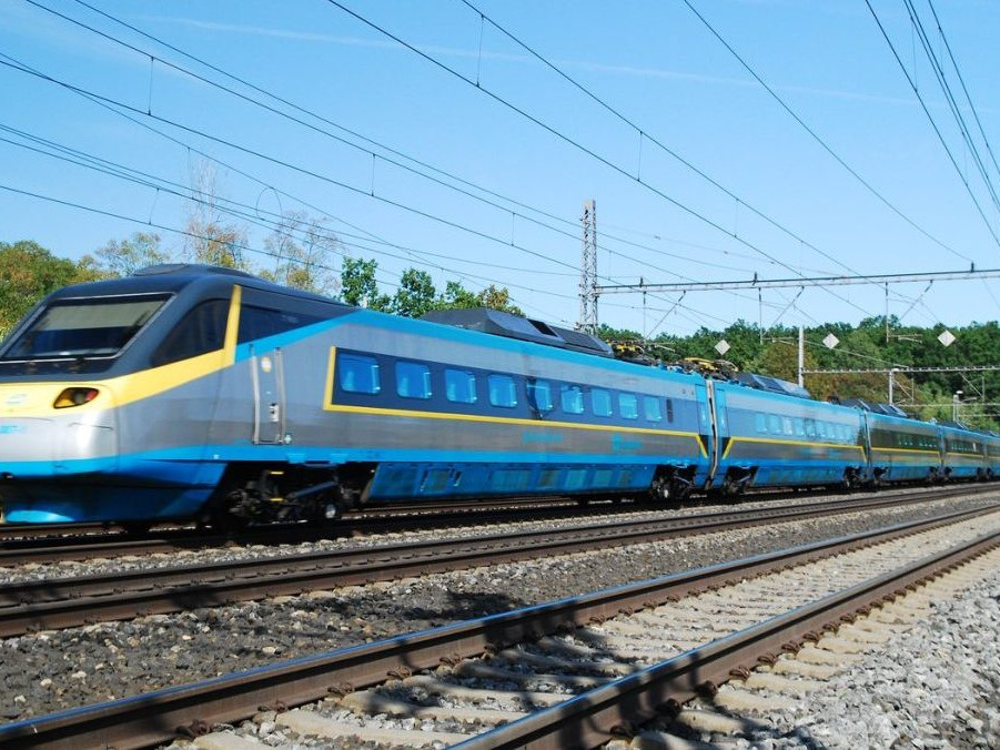 Na ilustračnej snímke vlak Pendolino.